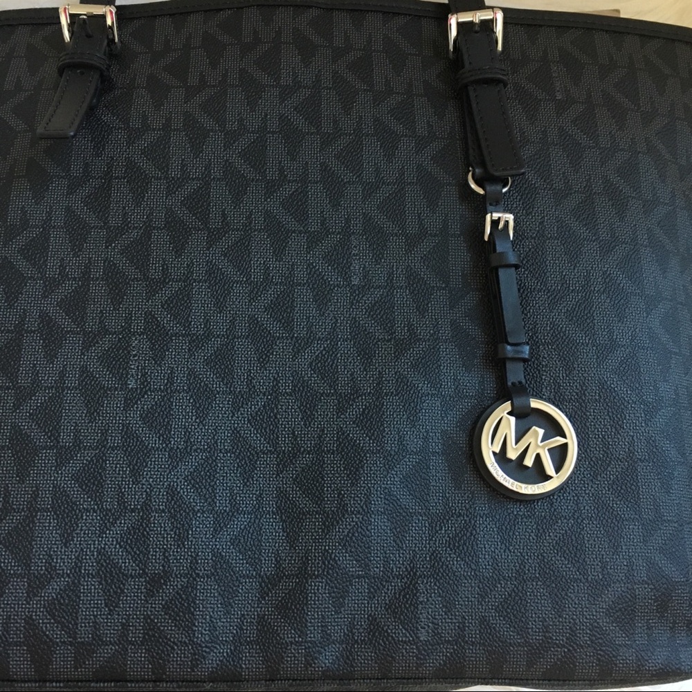 New! Michael Kors tote - Picture 2 of 8